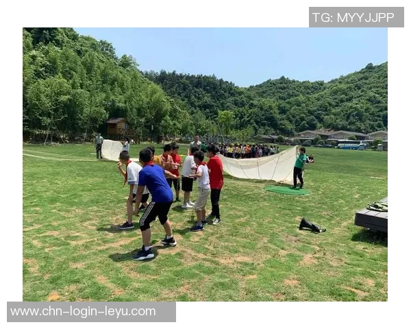 庄盟足球引领新潮流助力青少年成长与团队精神培养